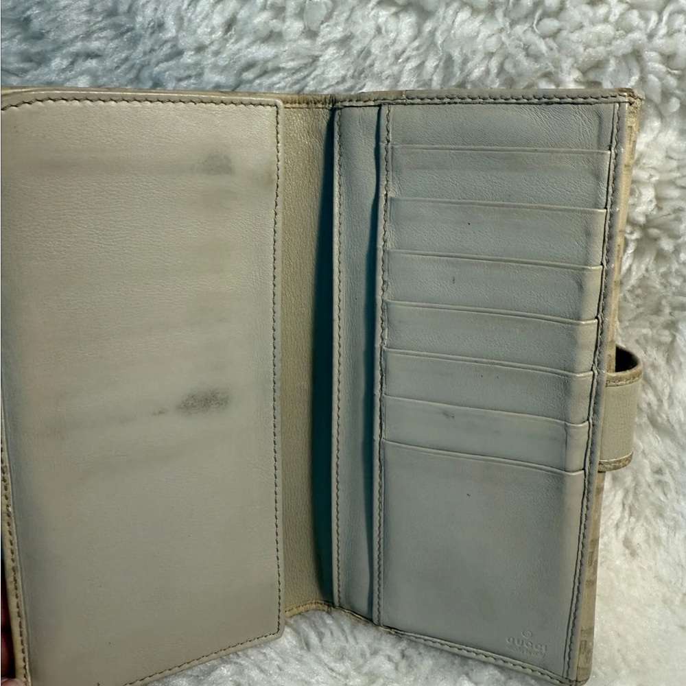 Gucci Beige Monogram Wallet - Picture 4 of 7